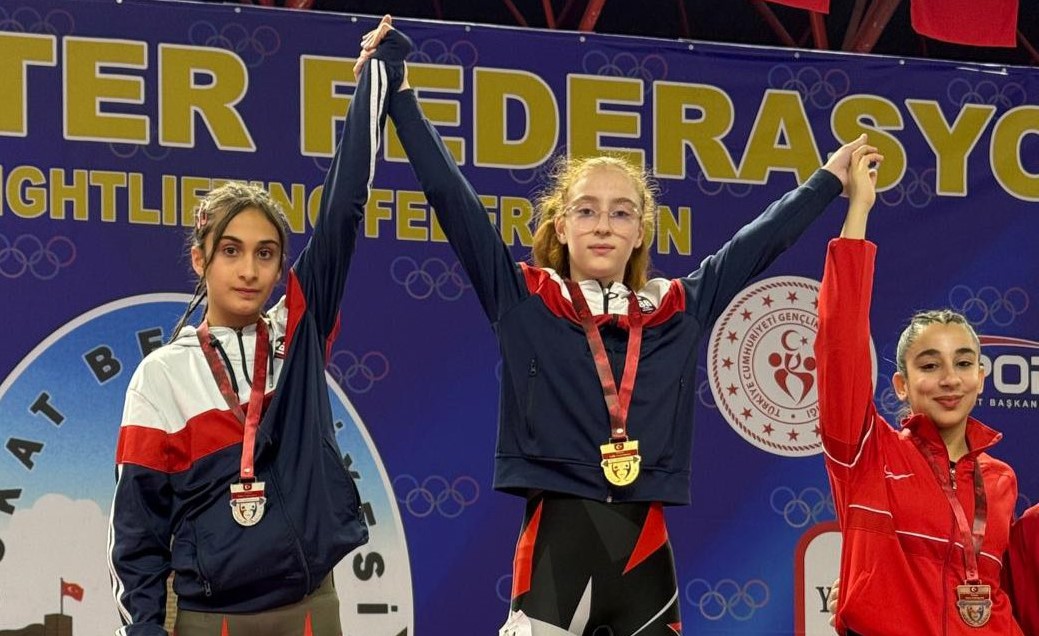 Haltercilerimiz Türkiye Şampiyonası'nda 13 madalya kazandı