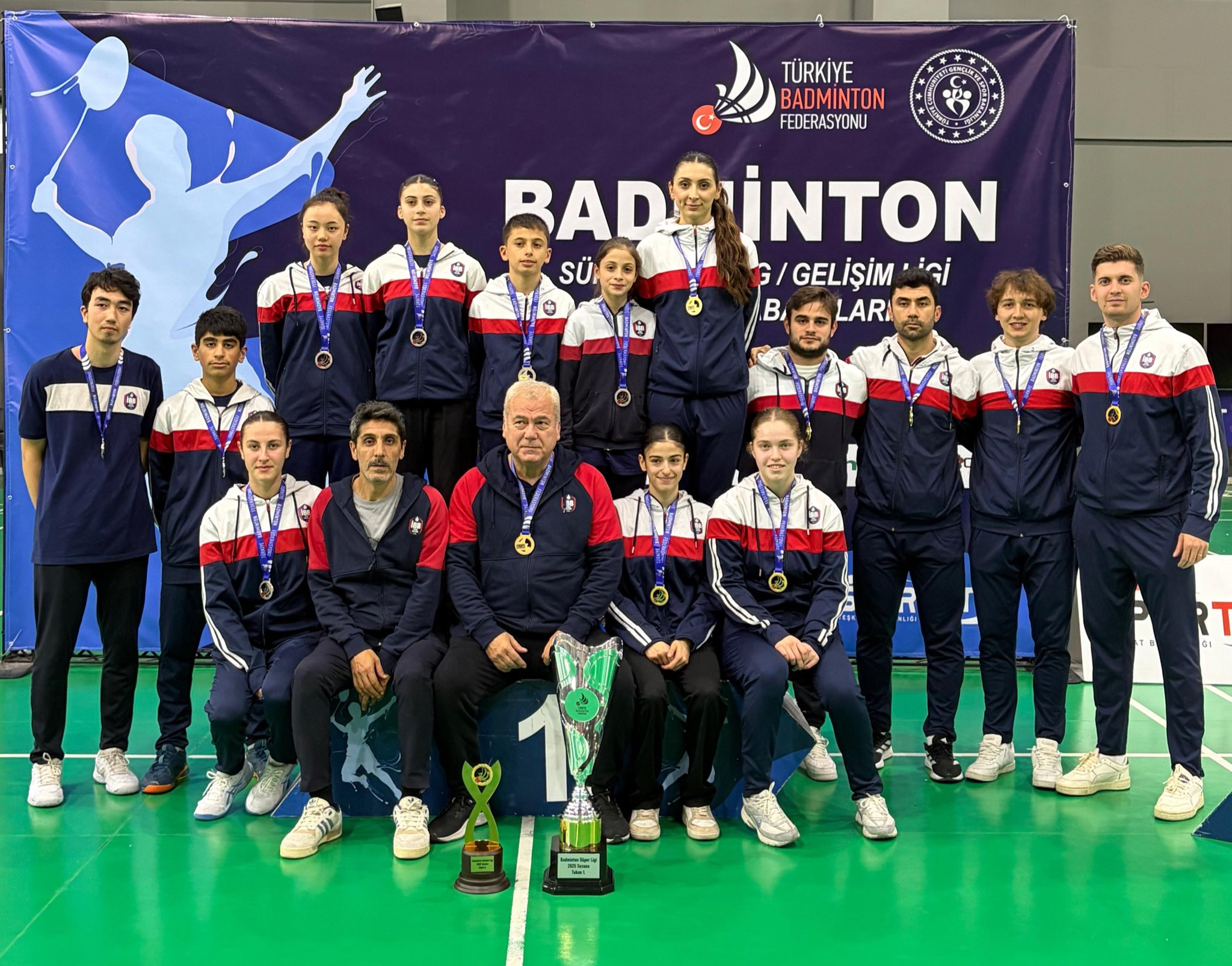 Namağlup şampiyon Badminton Takımımız kupasını aldı