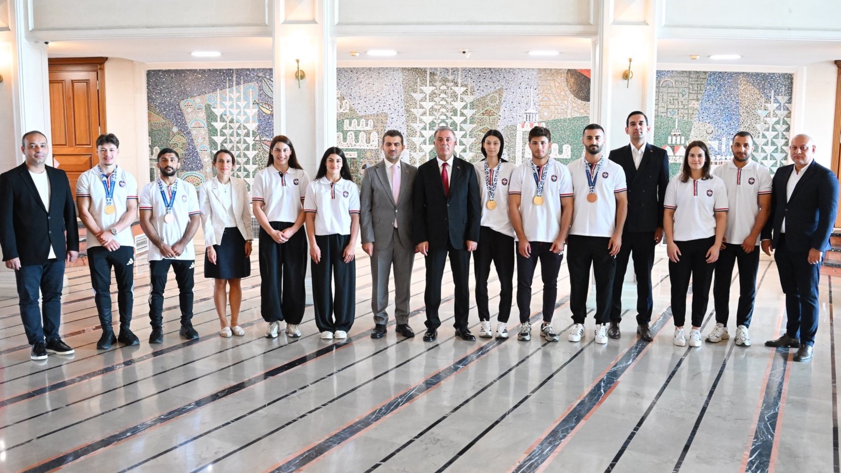 Şampiyon sporcularımızdan, İBB Başkan Vekili Nuri Aslan'a ziyaret