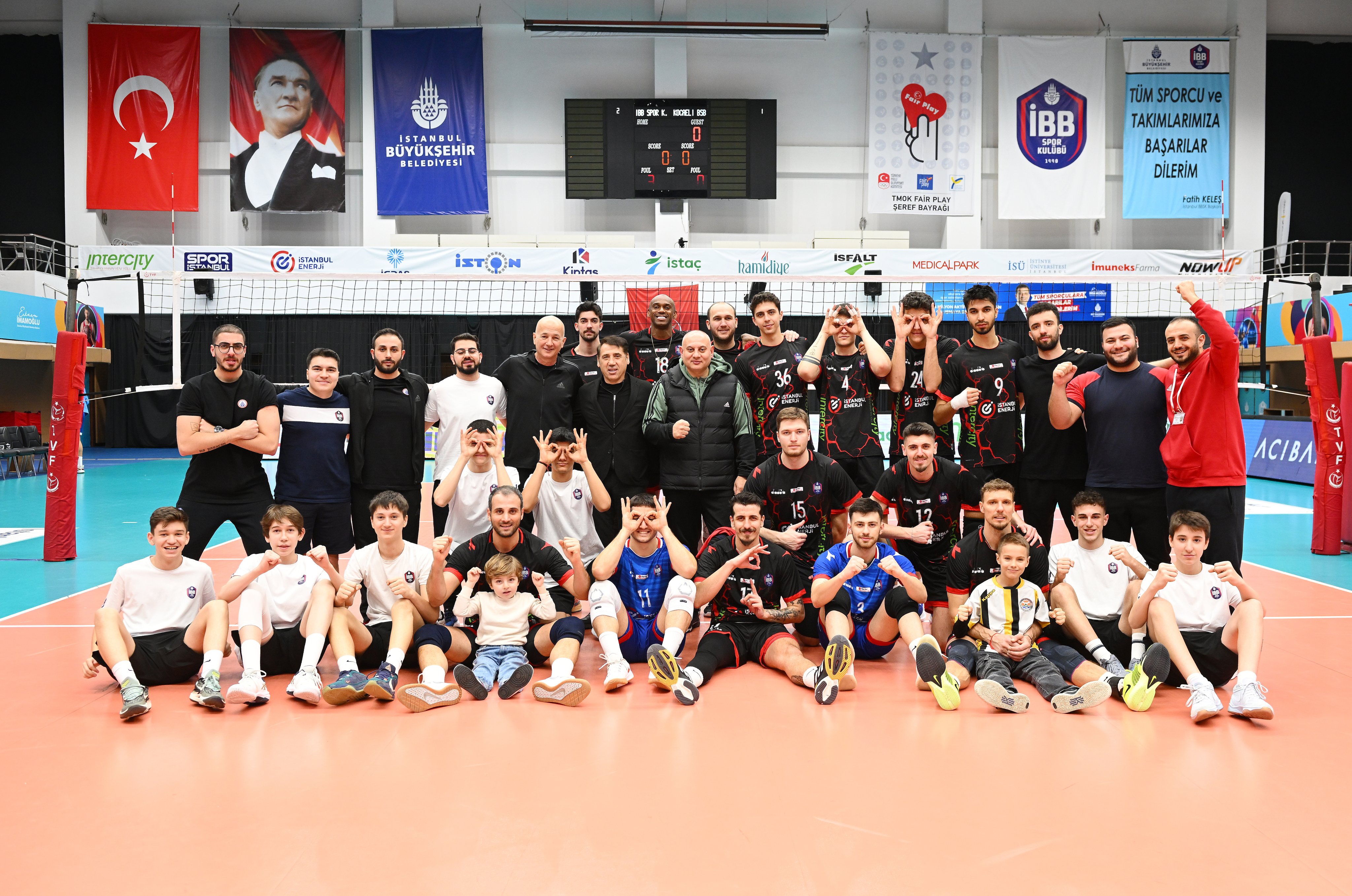 Erkek Voleybol Takımımız, Kocaeli BŞB Kağıtspor'u 3-0 mağlup etti