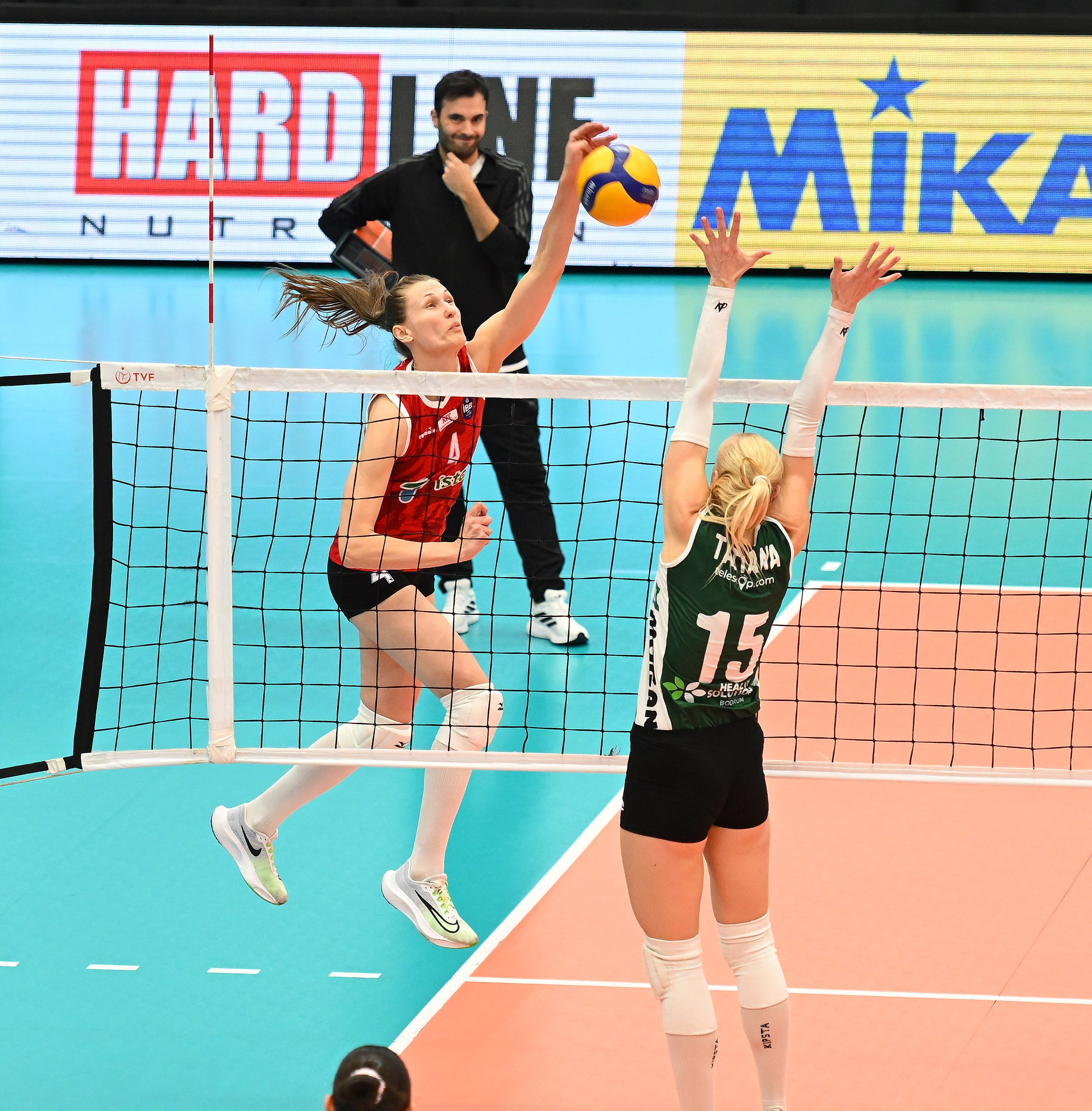 Kadın Voleybol Takımımız, Play-off’ta: 3-1!
