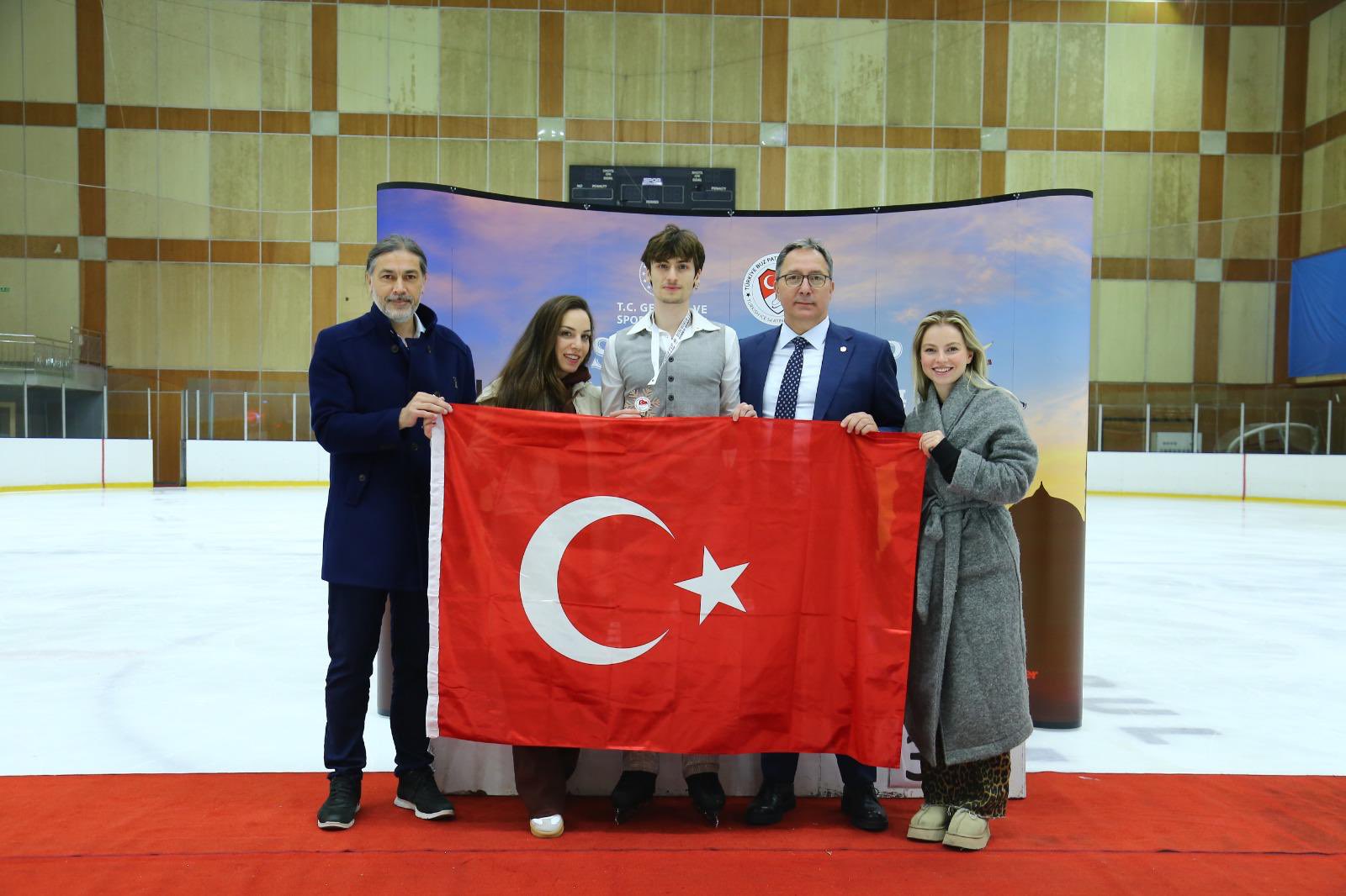 Buz Pateni Bosphorus Cup'ta Alp Eren Özkan'dan bronz madalya!