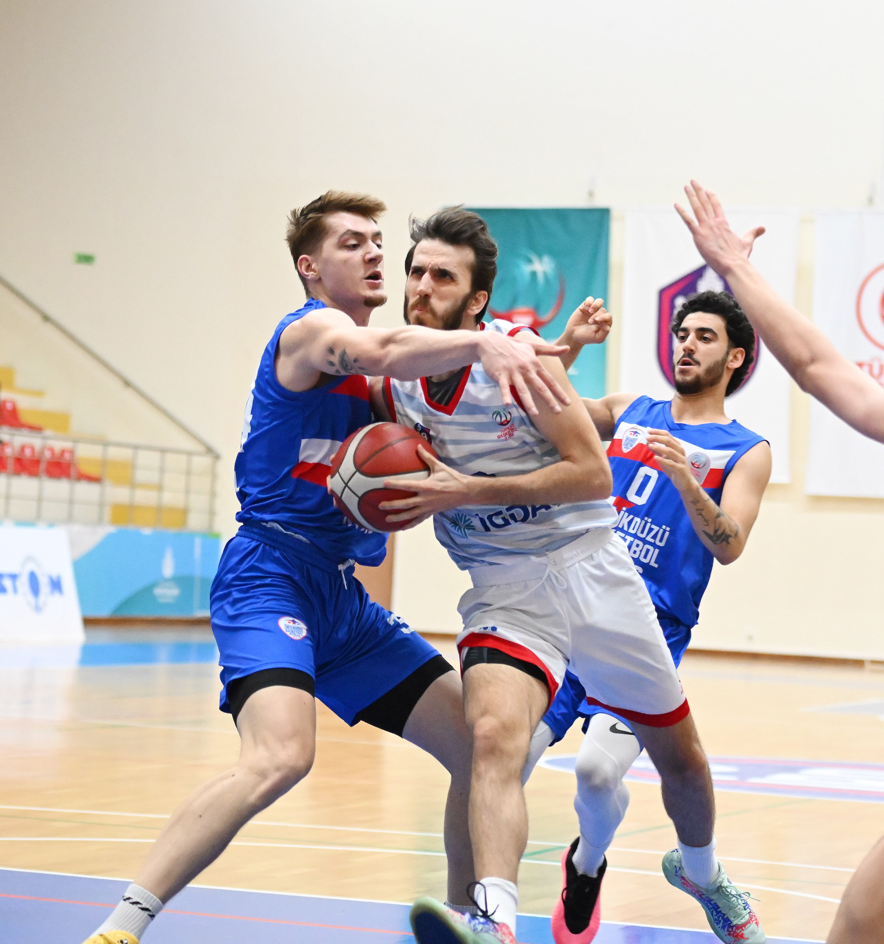 Basketbol Takımımız, normal sezonu lider tamamladı: 71-68!