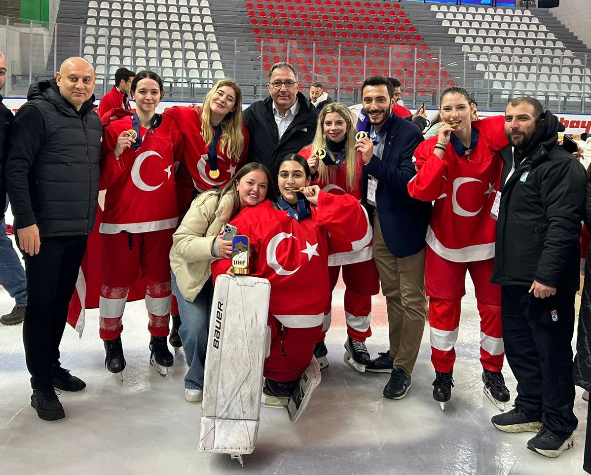 U18 Buz Hokeyi Milli Takımımız Altın Kupa'yı kazandı