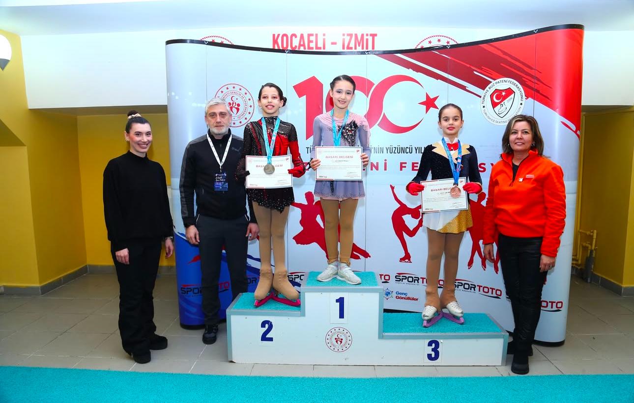 Buz Pateni Bölge Yarışmasında sporcularımızdan 2 madalya