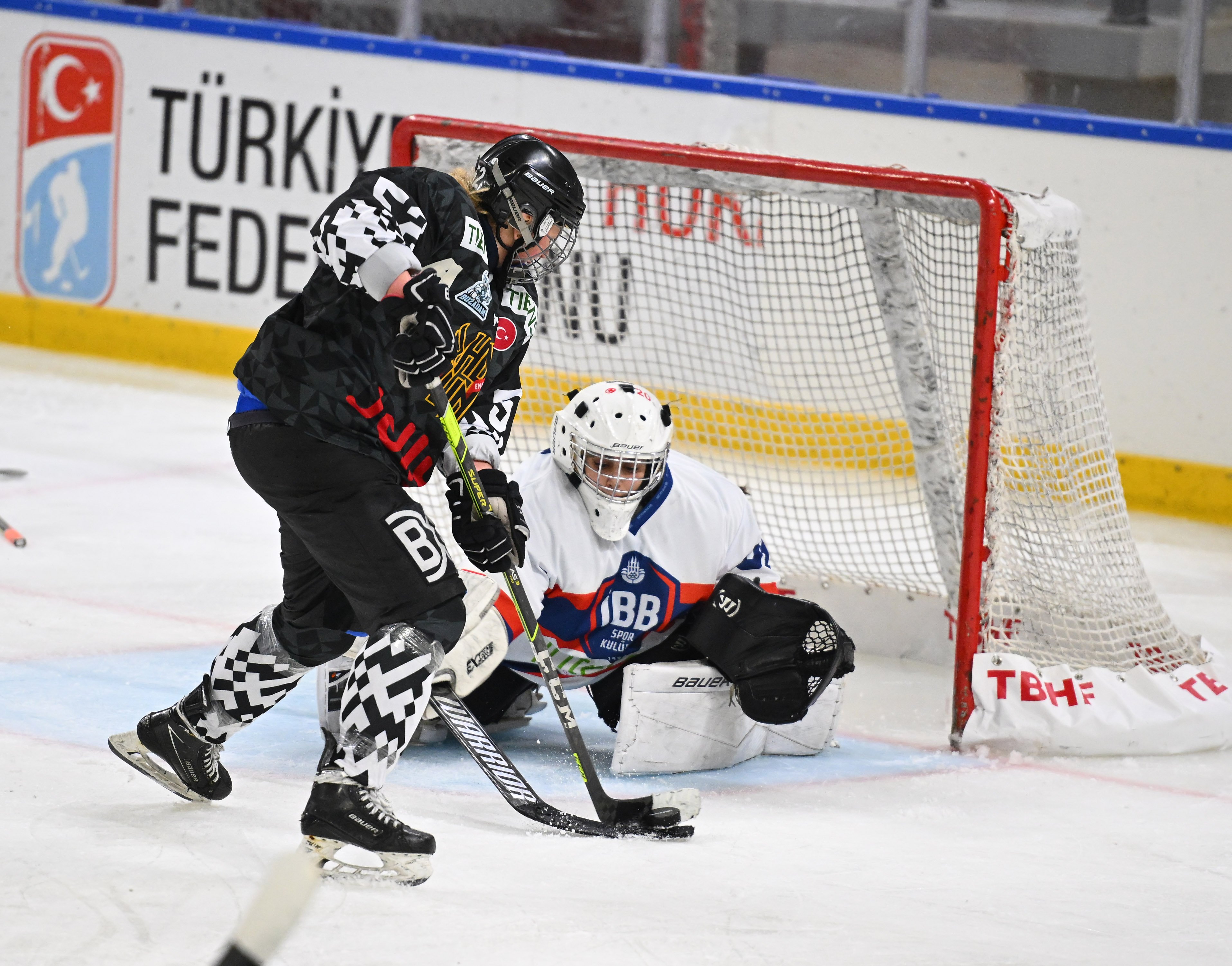 Kadın Buz Hokeyi Takımımız 8'de 8 ile liderliğini sürdürdü: 5-2