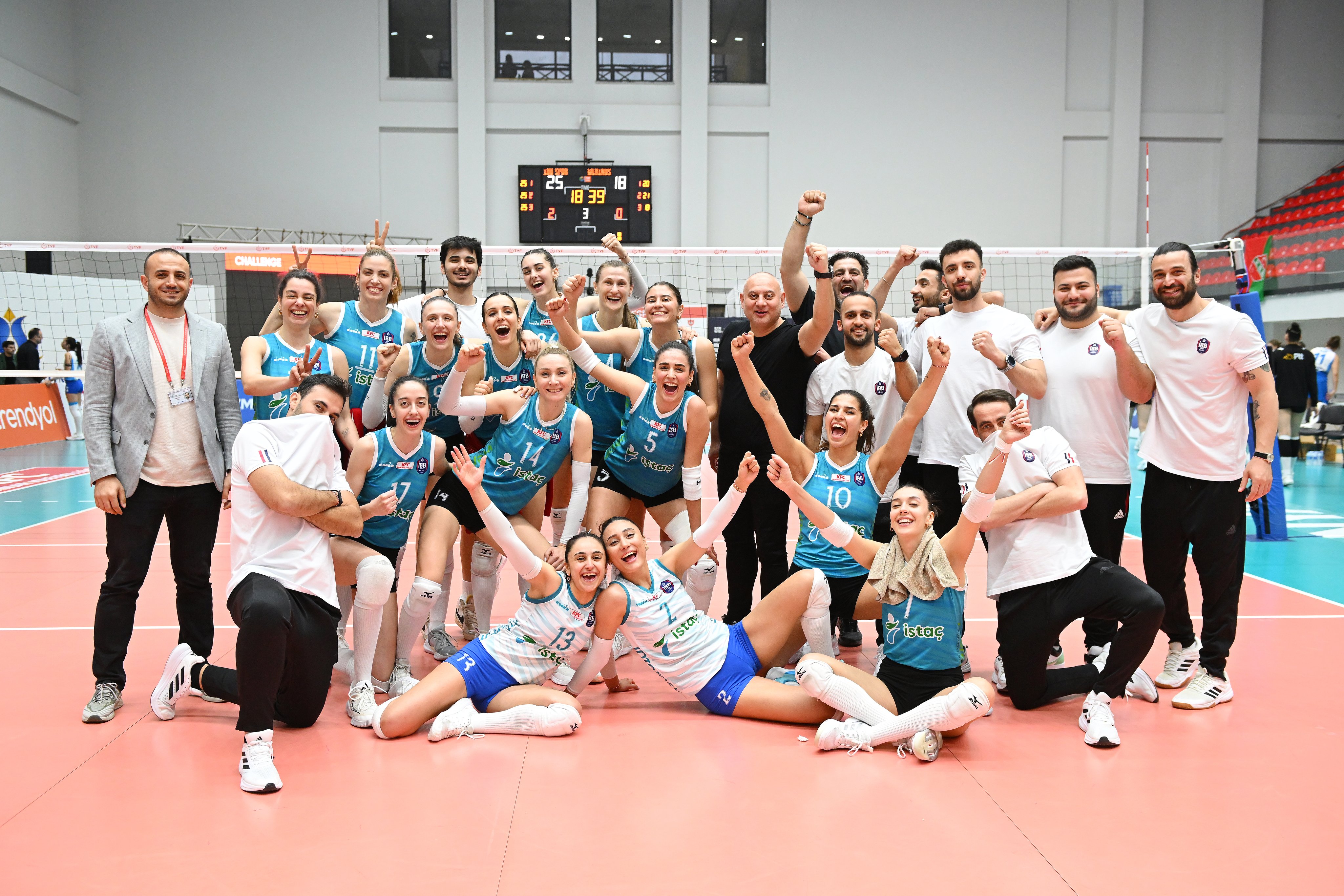 SULTANLAR LİGİ İÇİN FİNALLERE GİDİYORUZ!