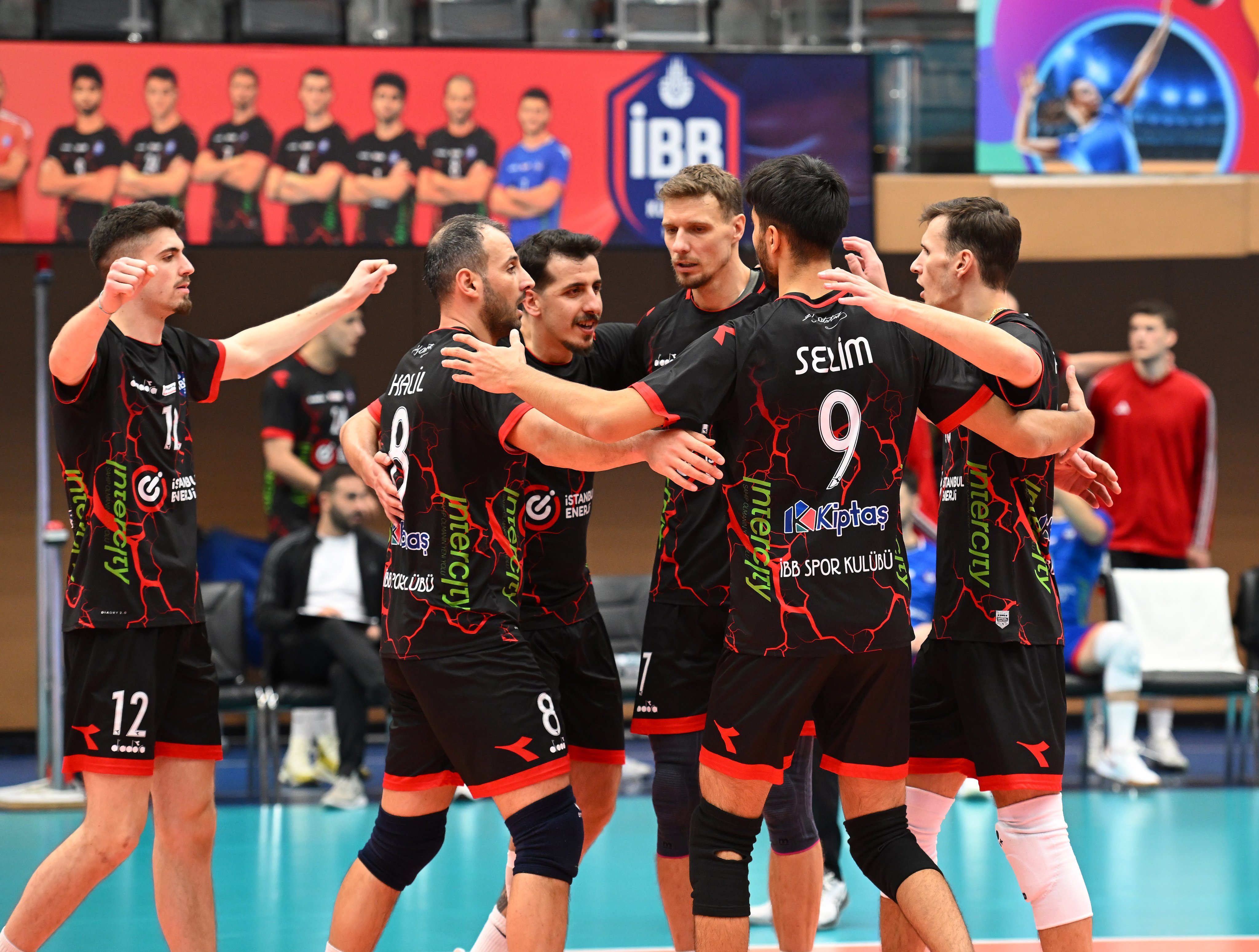 Erkek Voleybol Takımımız Gümüşhane'den galibiyetle döndü: 3-2