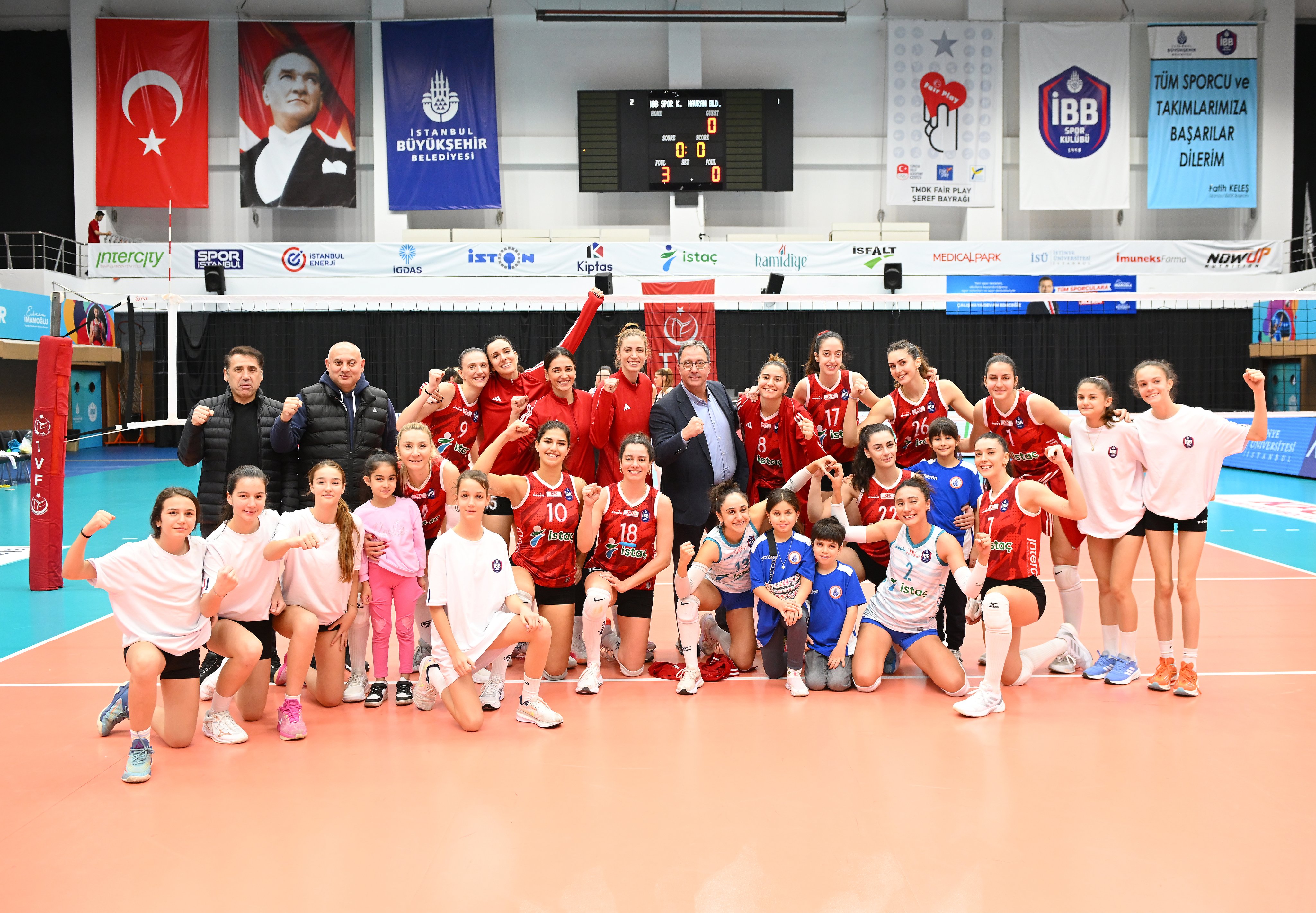 Kadın Voleybol Takımımız Havran Belediye'yi 3-0 ile geçti